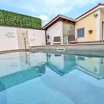 Poolside Apartmán