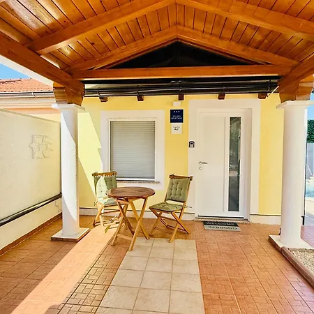 Poolside Apartmán Fažana