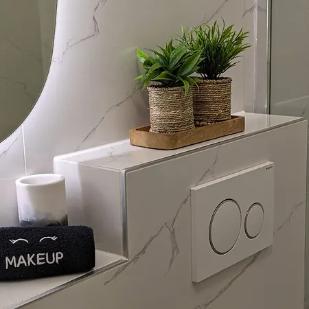 Poolside Apartment *