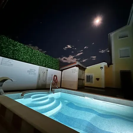 Apartment Poolside