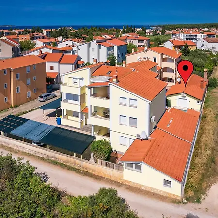Apartman Poolside