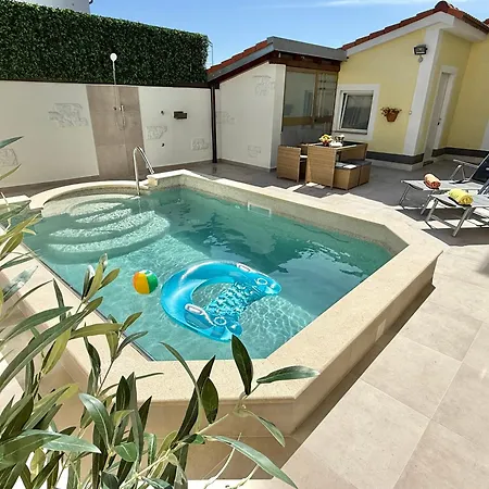 Apartment Poolside