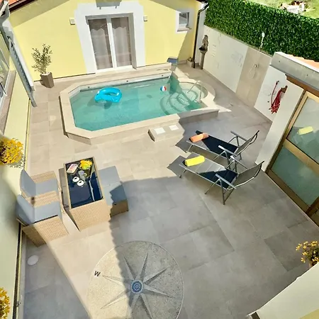 Apartment Poolside *