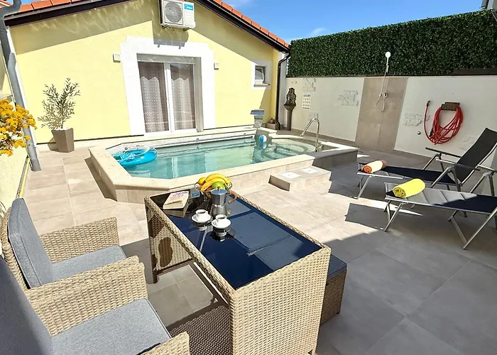 Poolside * 法扎纳